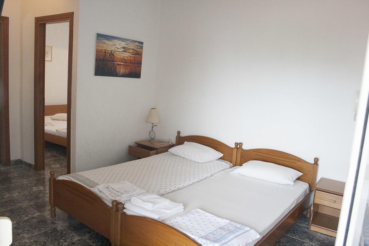 Peristerianos Apartments Néa Szkióni Kültér fotó